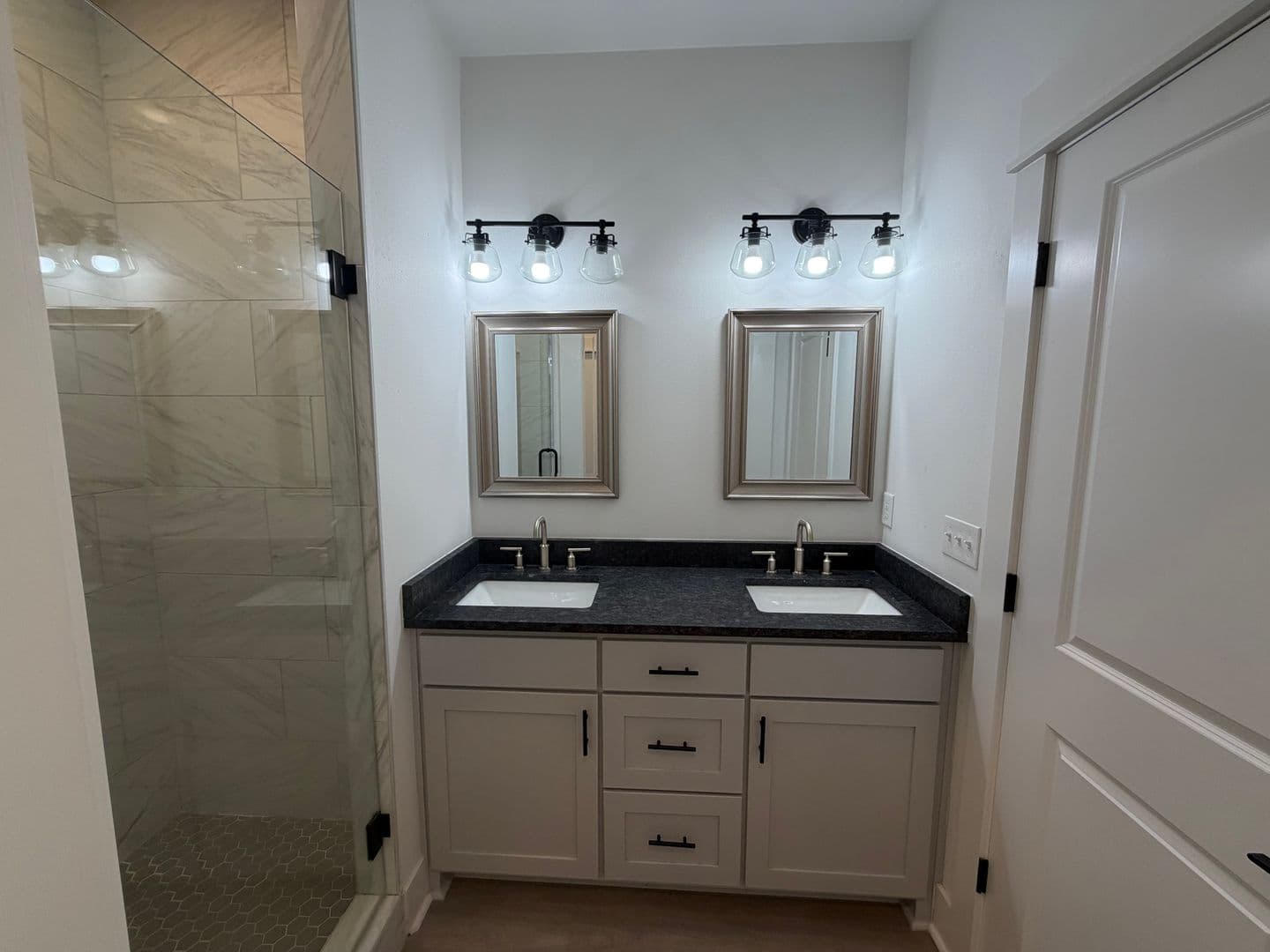 Fayetteville House: 1349 S Duncan