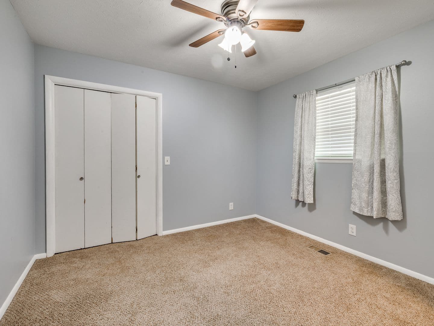 Cave Springs House: 463 E Johnson Ave