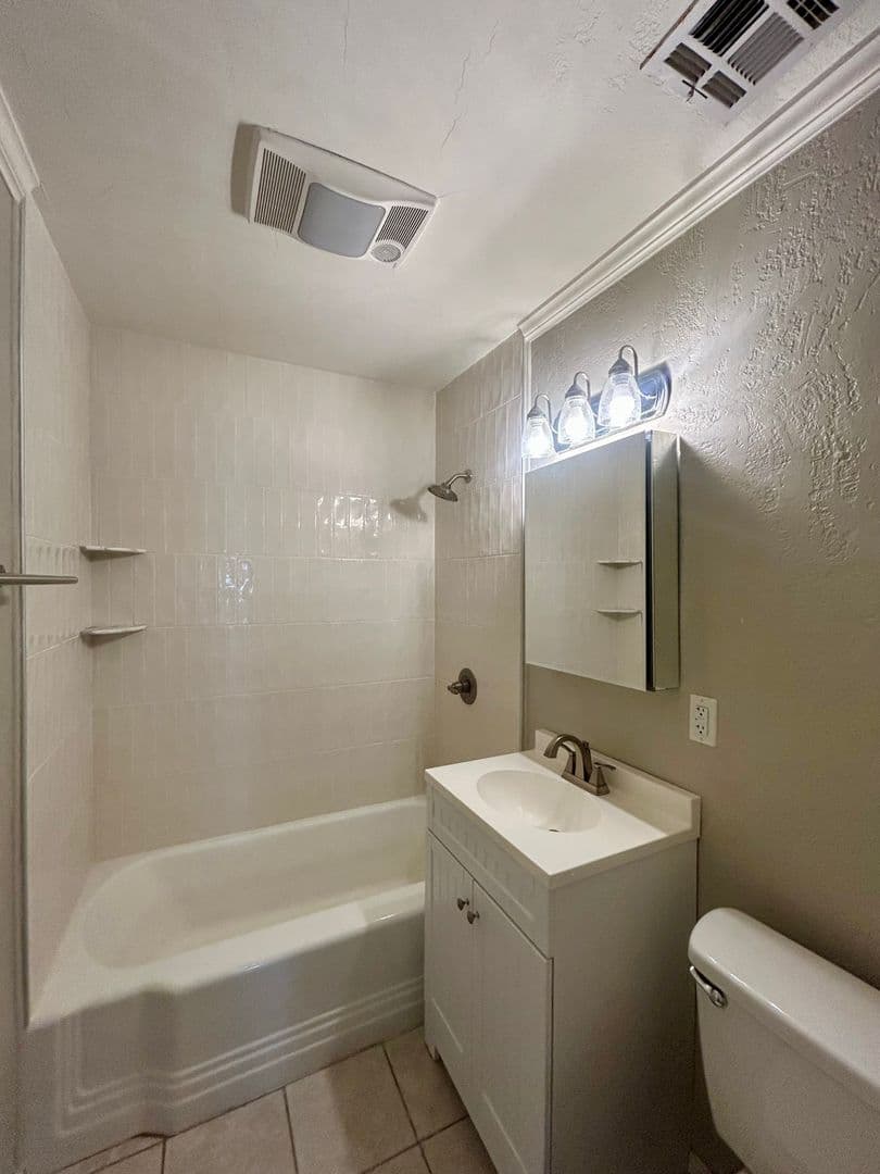 Tulsa House: 1348 S College Ave