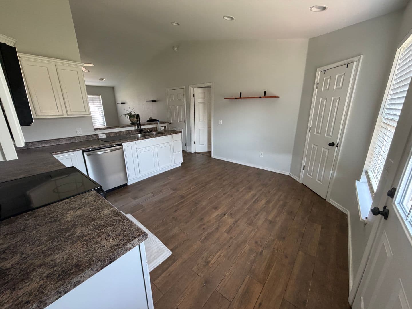 Skiatook House: 517 S Seminole St