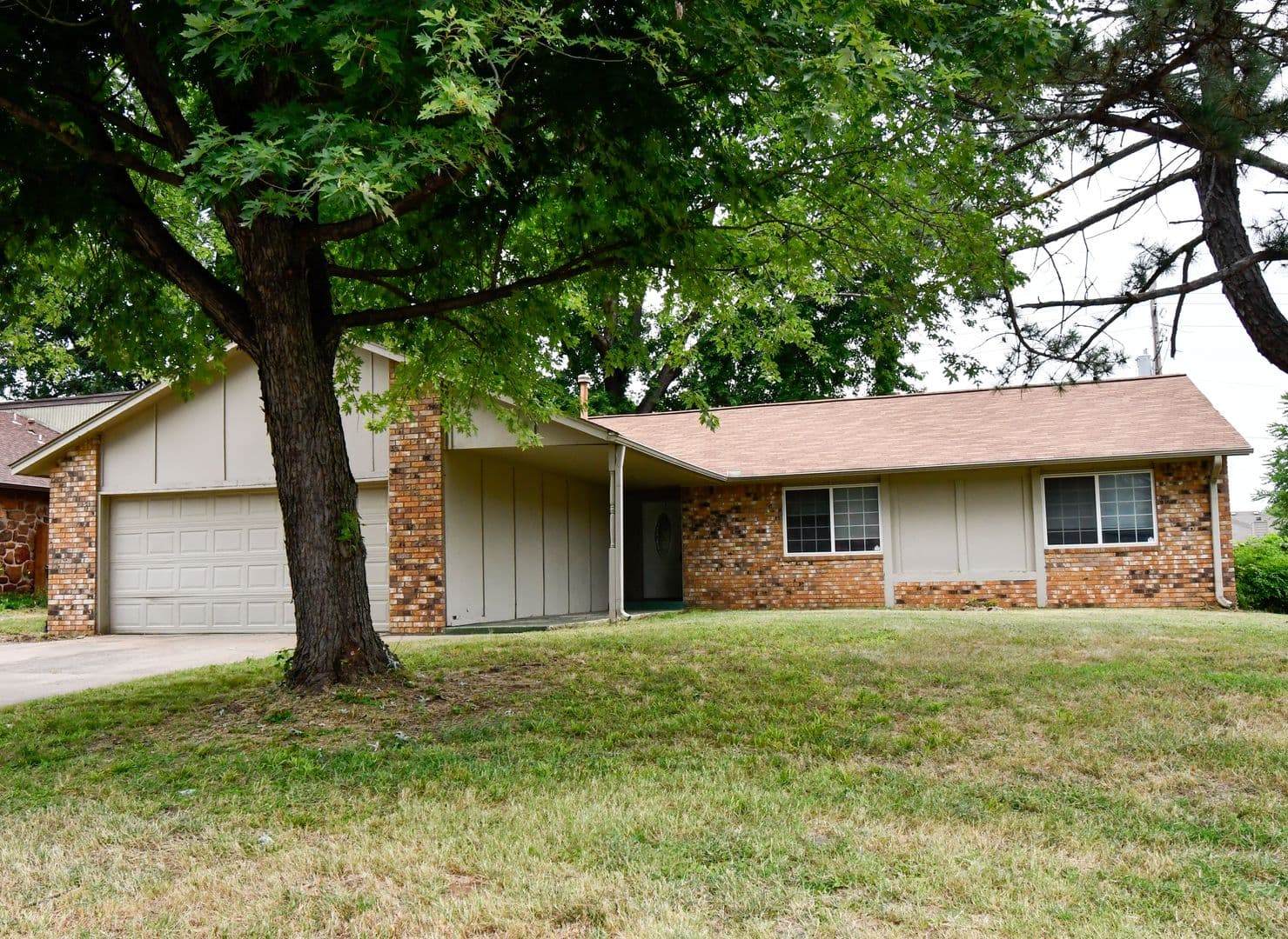Broken Arrow House: 108 W Gulfport St