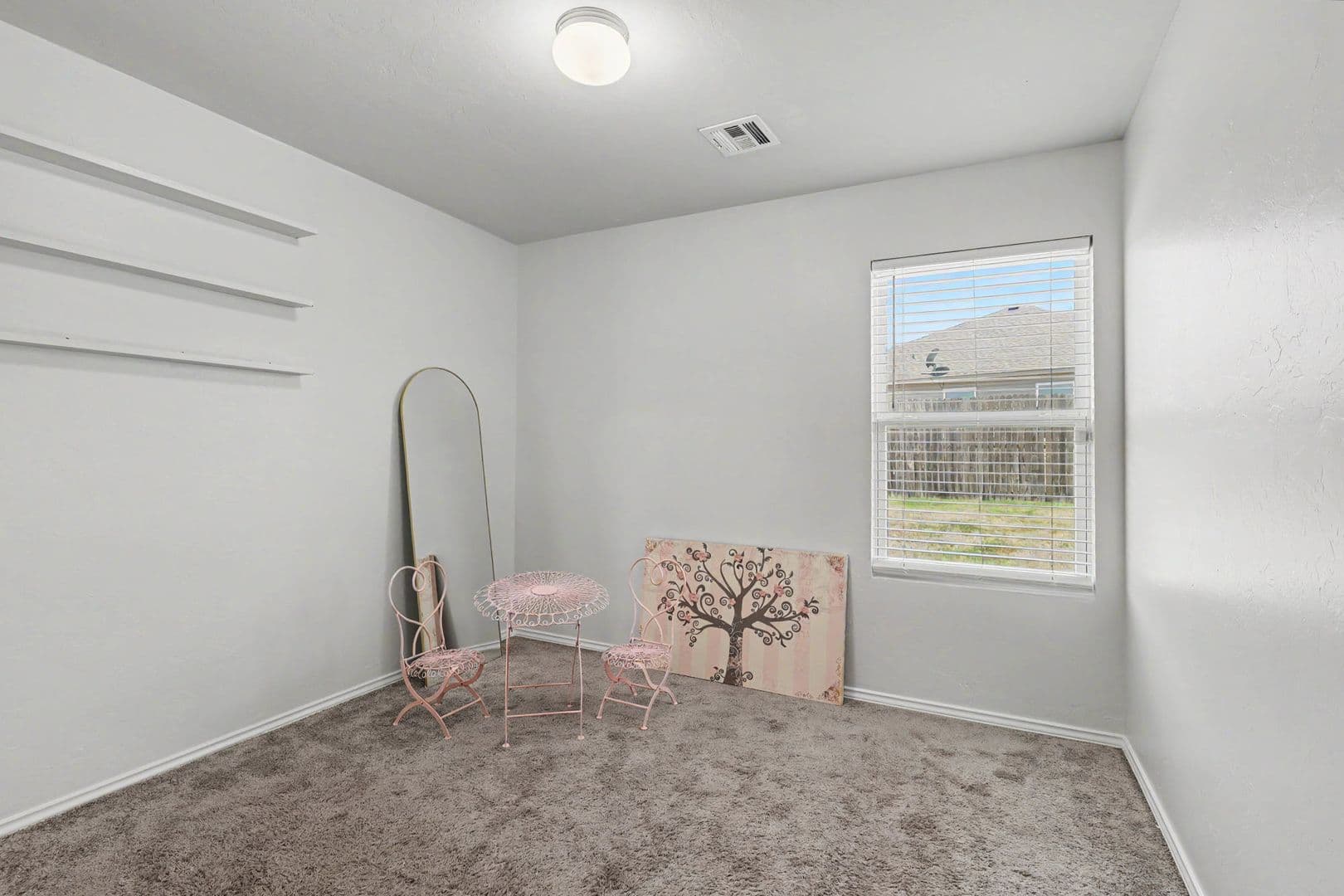 Mustang House: 1007 N Deer Court Way