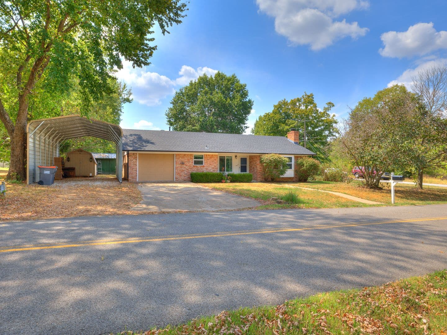 Cave Springs House: 463 E Johnson Ave