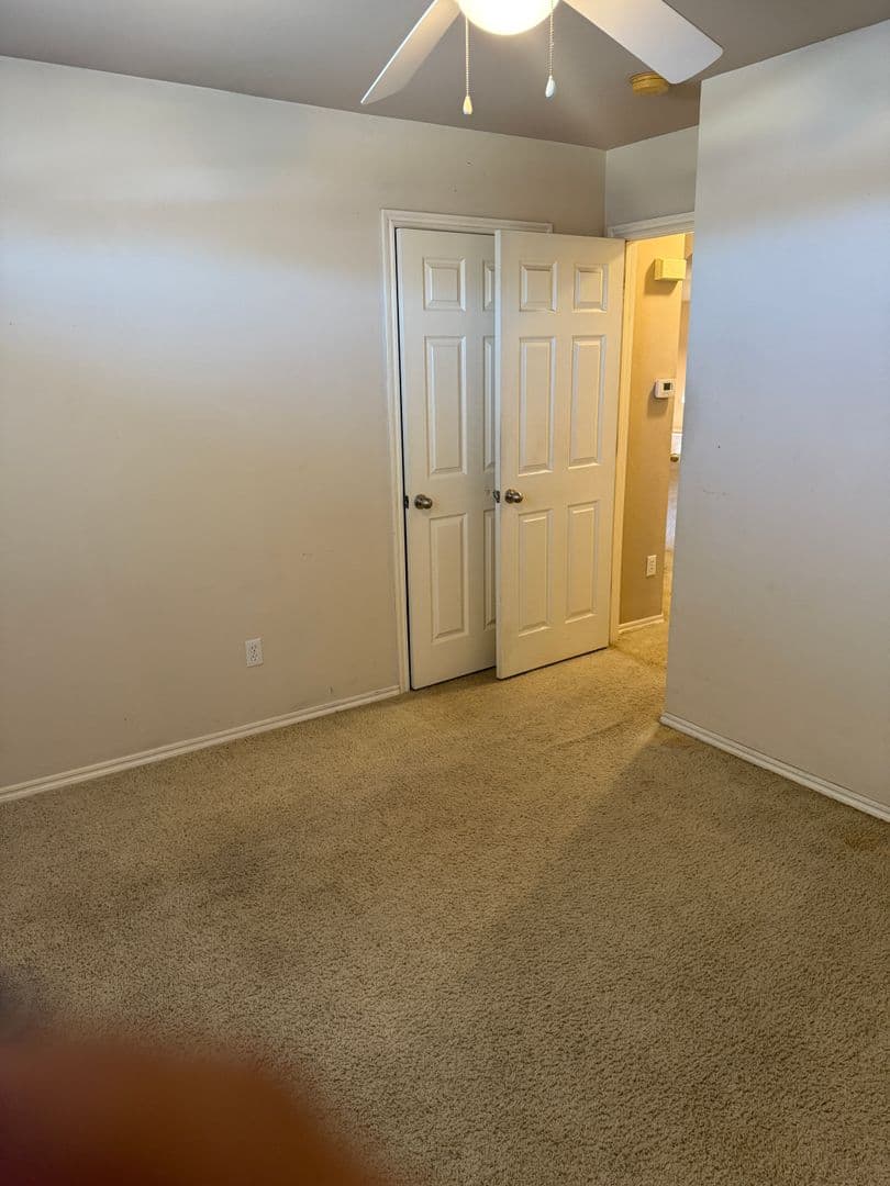Mustang House: 400 S Castle Ridge Ln