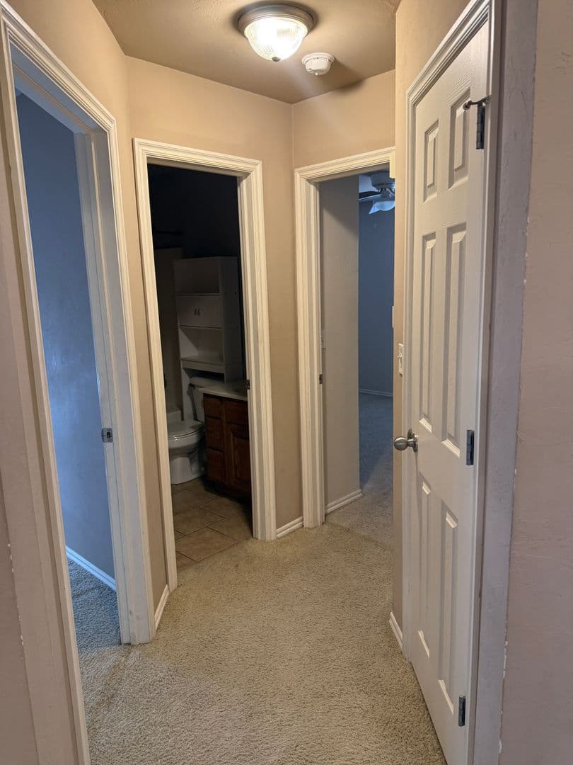 Mustang House: 400 S Castle Ridge Ln