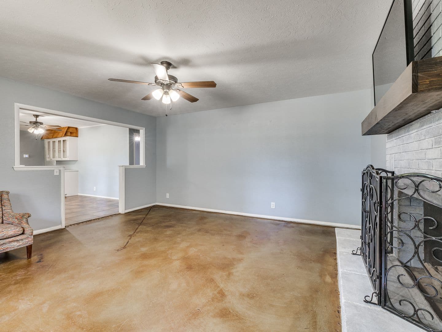 Cave Springs House: 463 E Johnson Ave