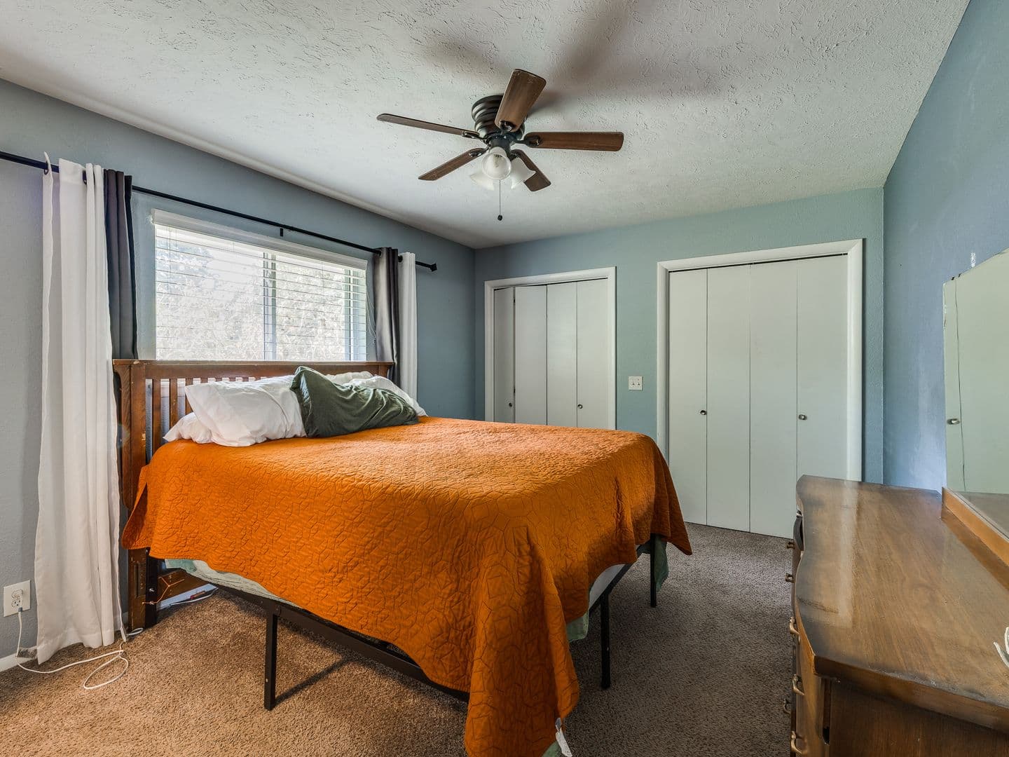 Cave Springs House: 463 E Johnson Ave