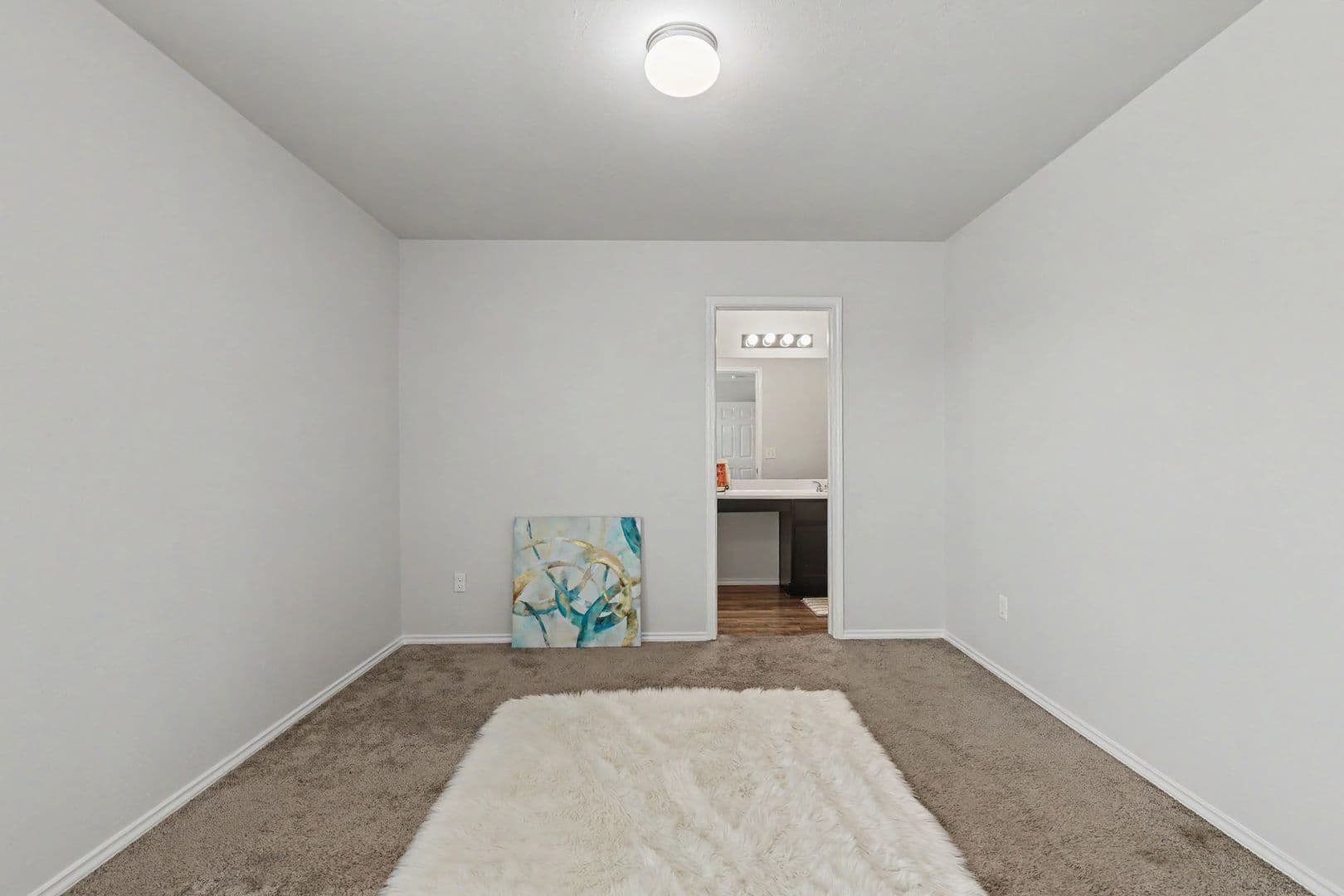 Mustang House: 1007 N Deer Court Way