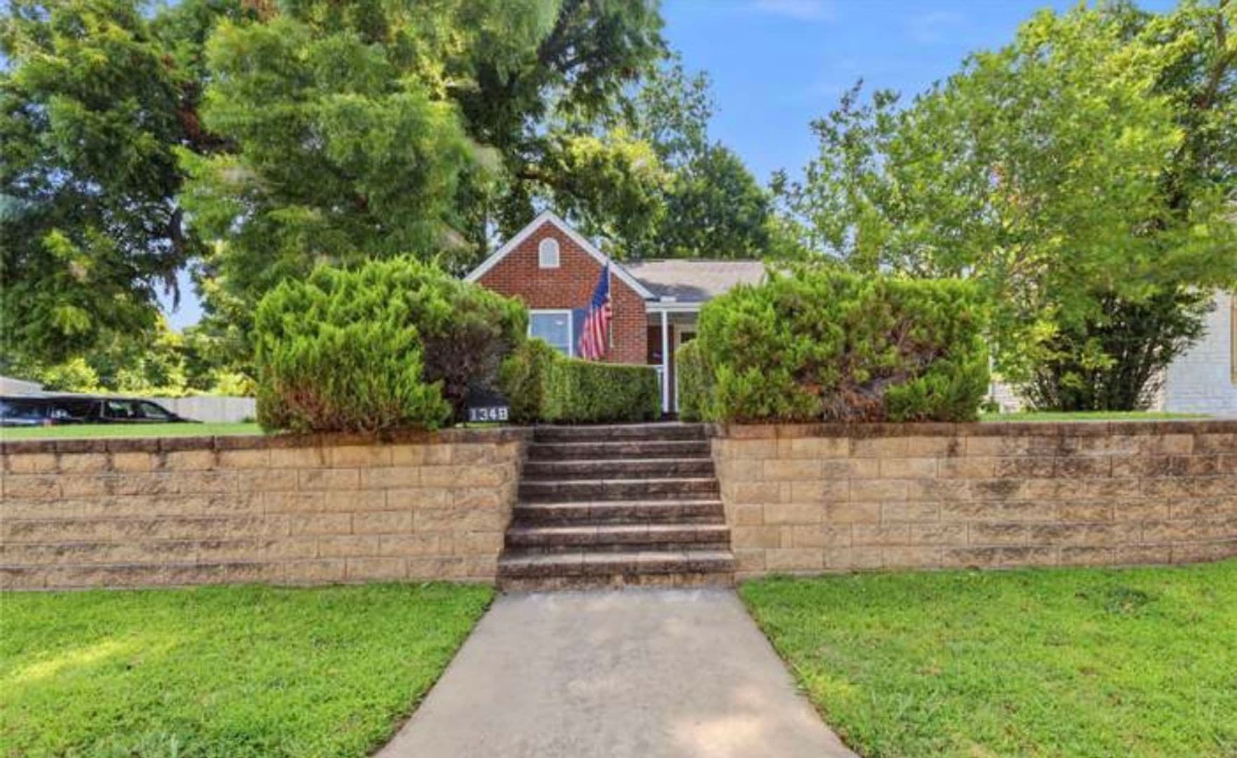 Tulsa House: 1348 S College Ave