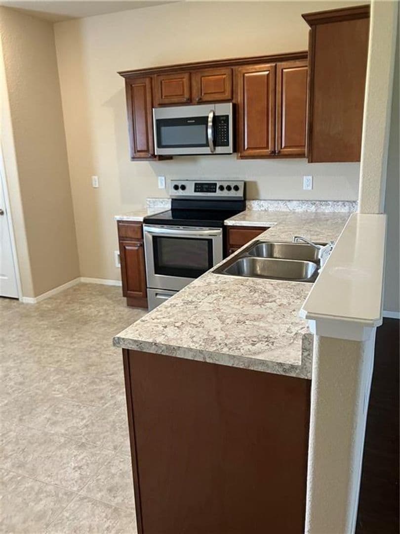 Bentonville House: 709 NW 67th Ave