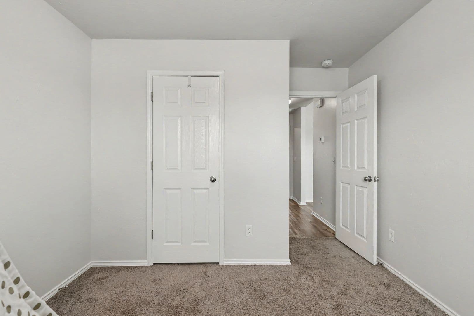 Mustang House: 1007 N Deer Court Way