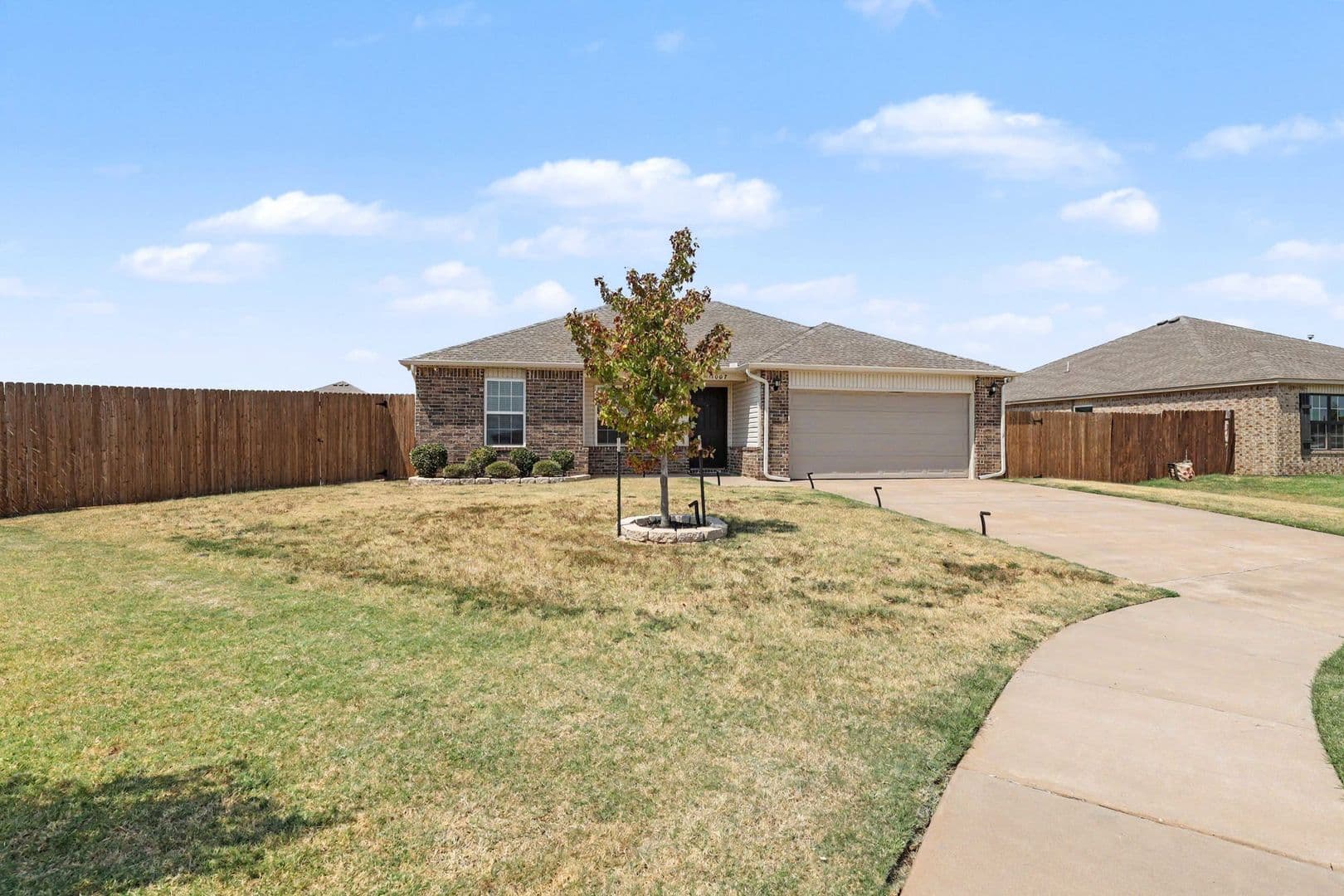 Mustang House: 1007 N Deer Court Way