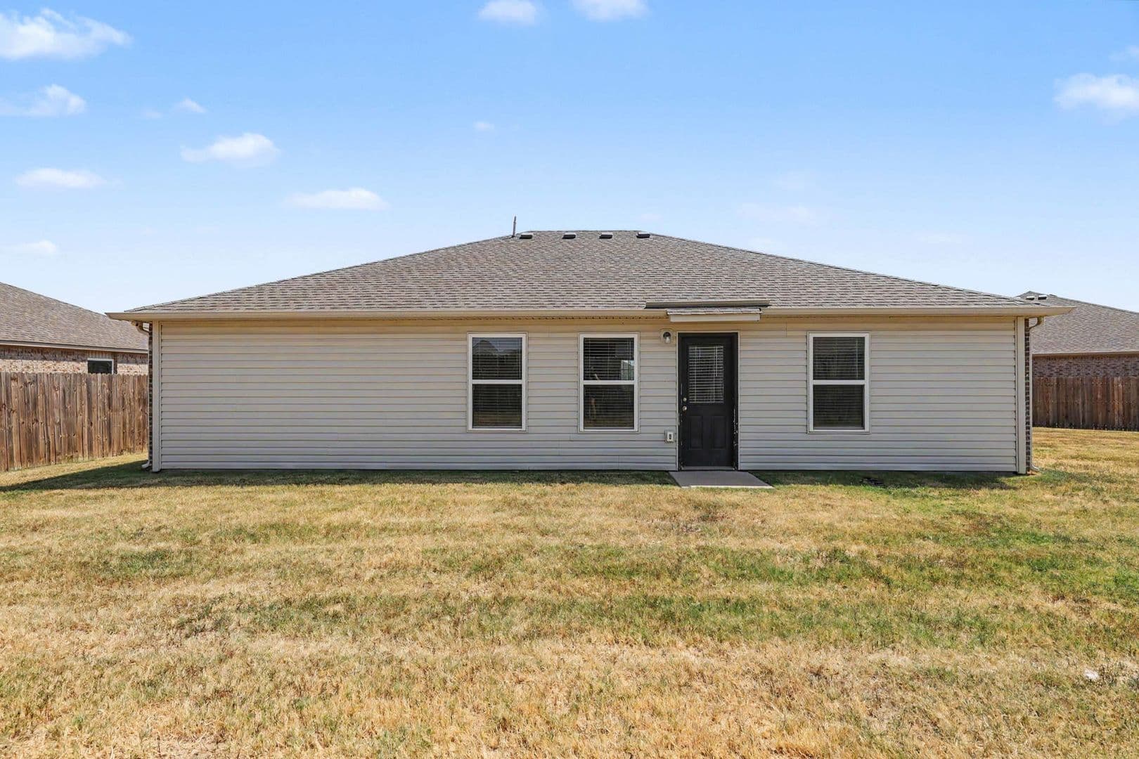 Mustang House: 1007 N Deer Court Way