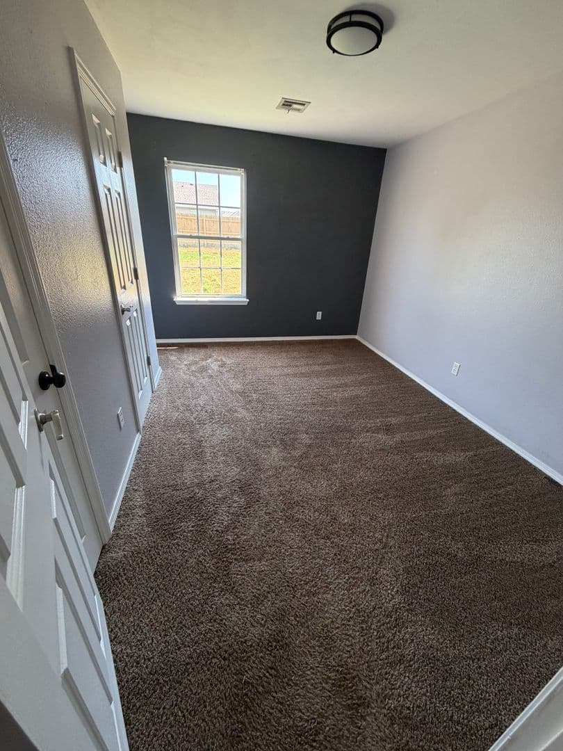 Skiatook House: 517 S Seminole St