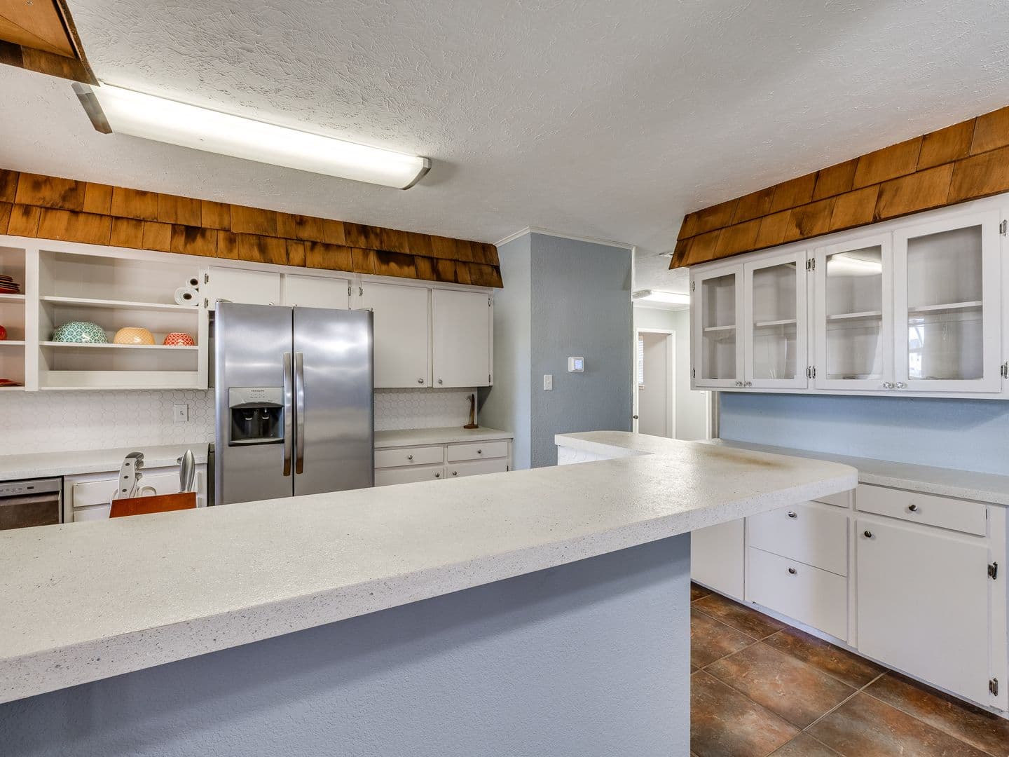 Cave Springs House: 463 E Johnson Ave