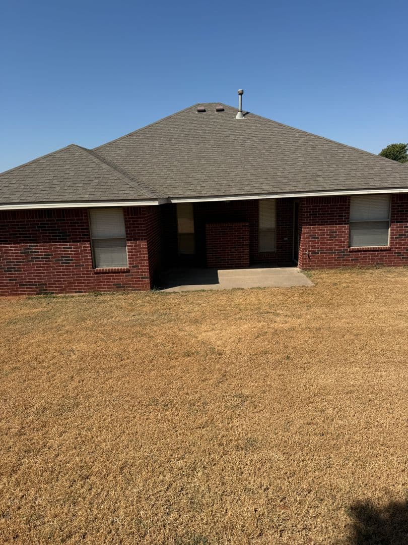 Mustang House: 400 S Castle Ridge Ln