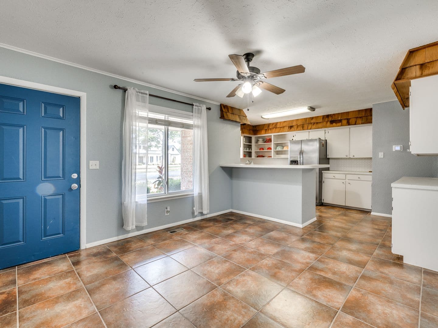 Cave Springs House: 463 E Johnson Ave