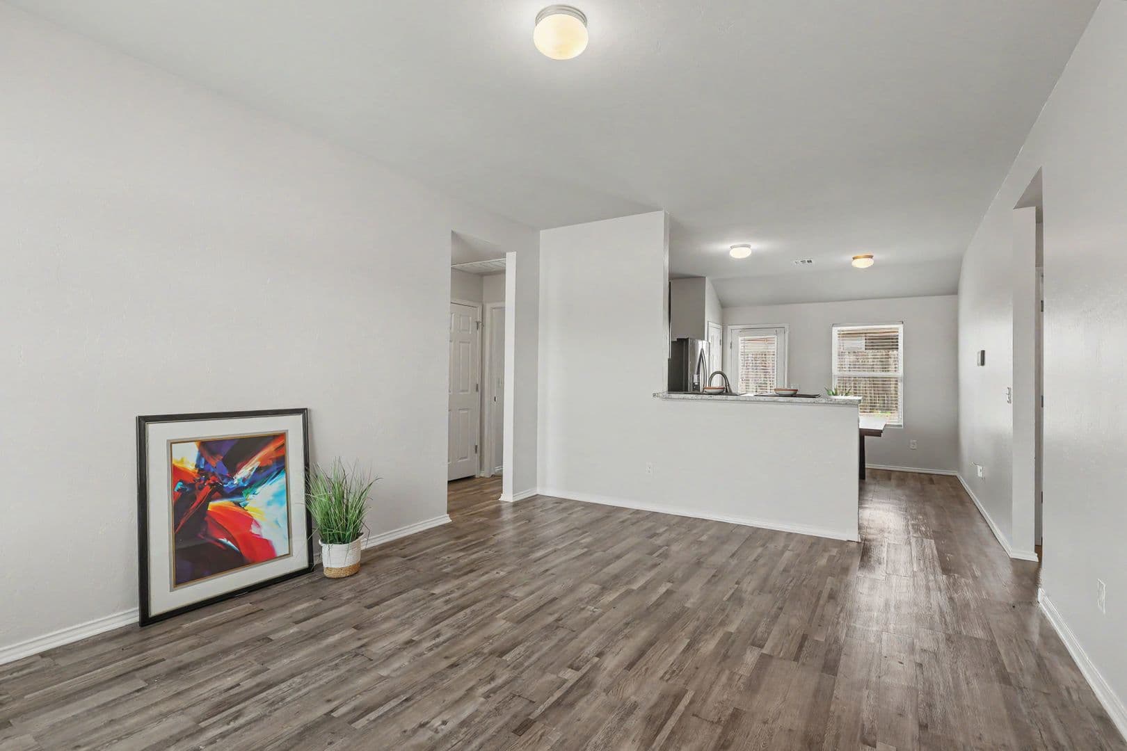 Mustang House: 1007 N Deer Court Way