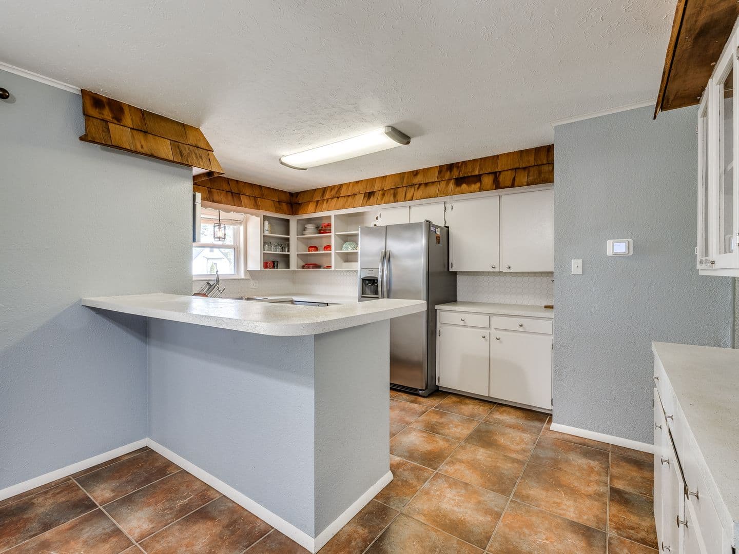 Cave Springs House: 463 E Johnson Ave