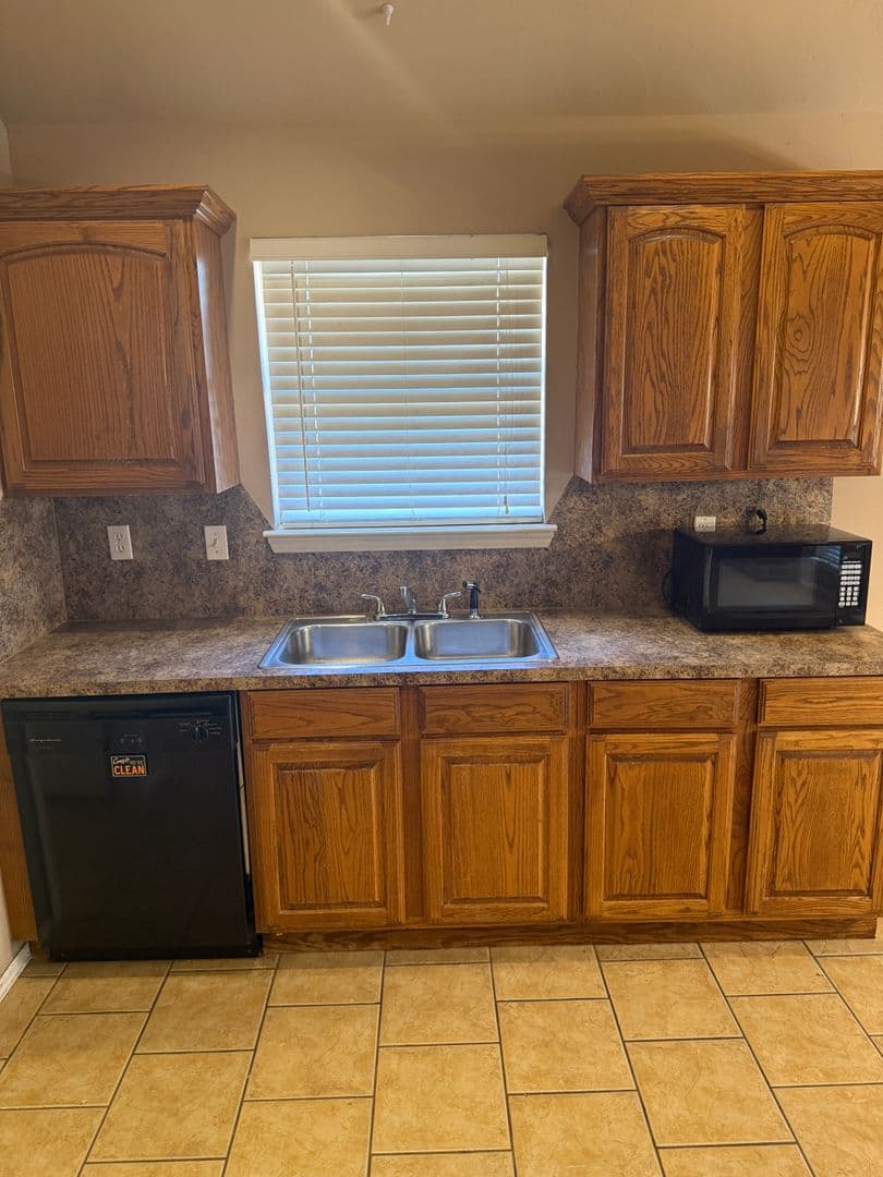 Mustang House: 400 S Castle Ridge Ln