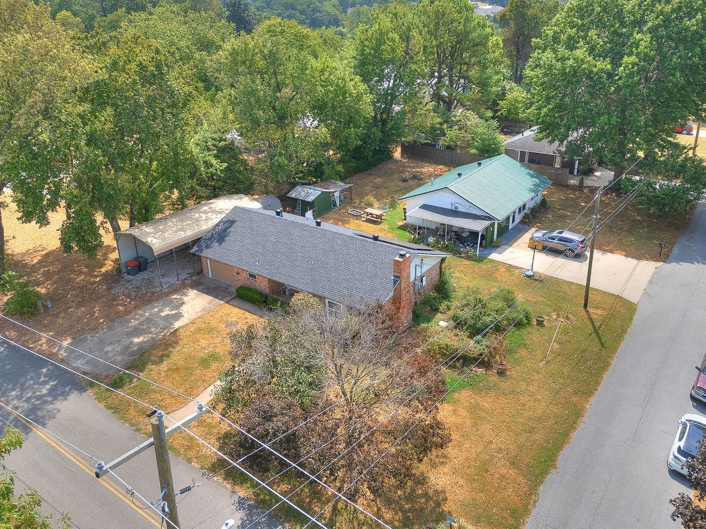 Cave Springs House: 463 E Johnson Ave