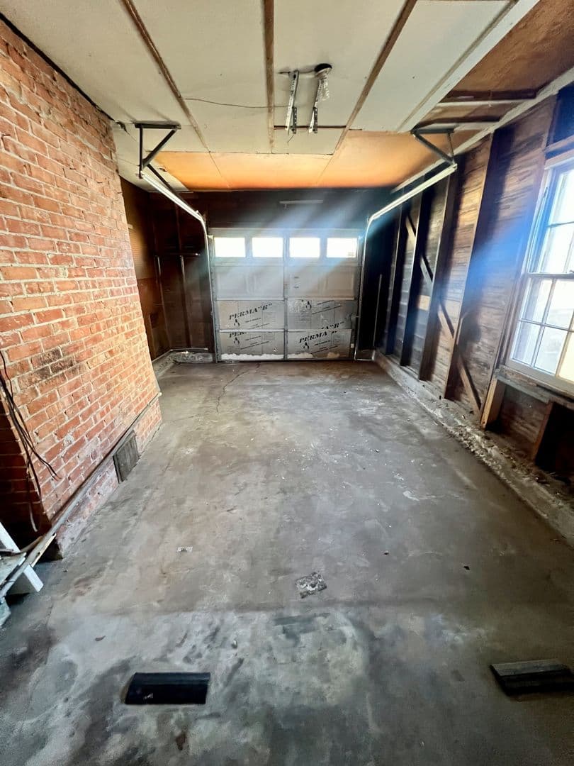 Tulsa House: 1121 S Vandalia Ave
