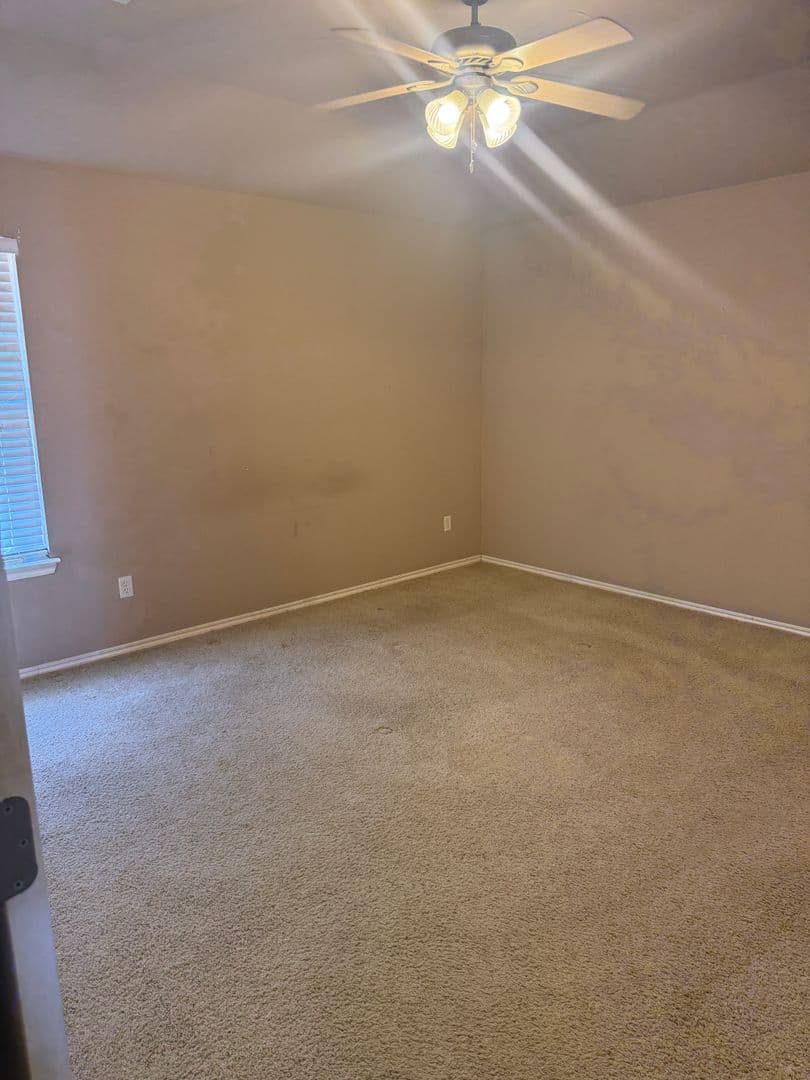 Mustang House: 400 S Castle Ridge Ln