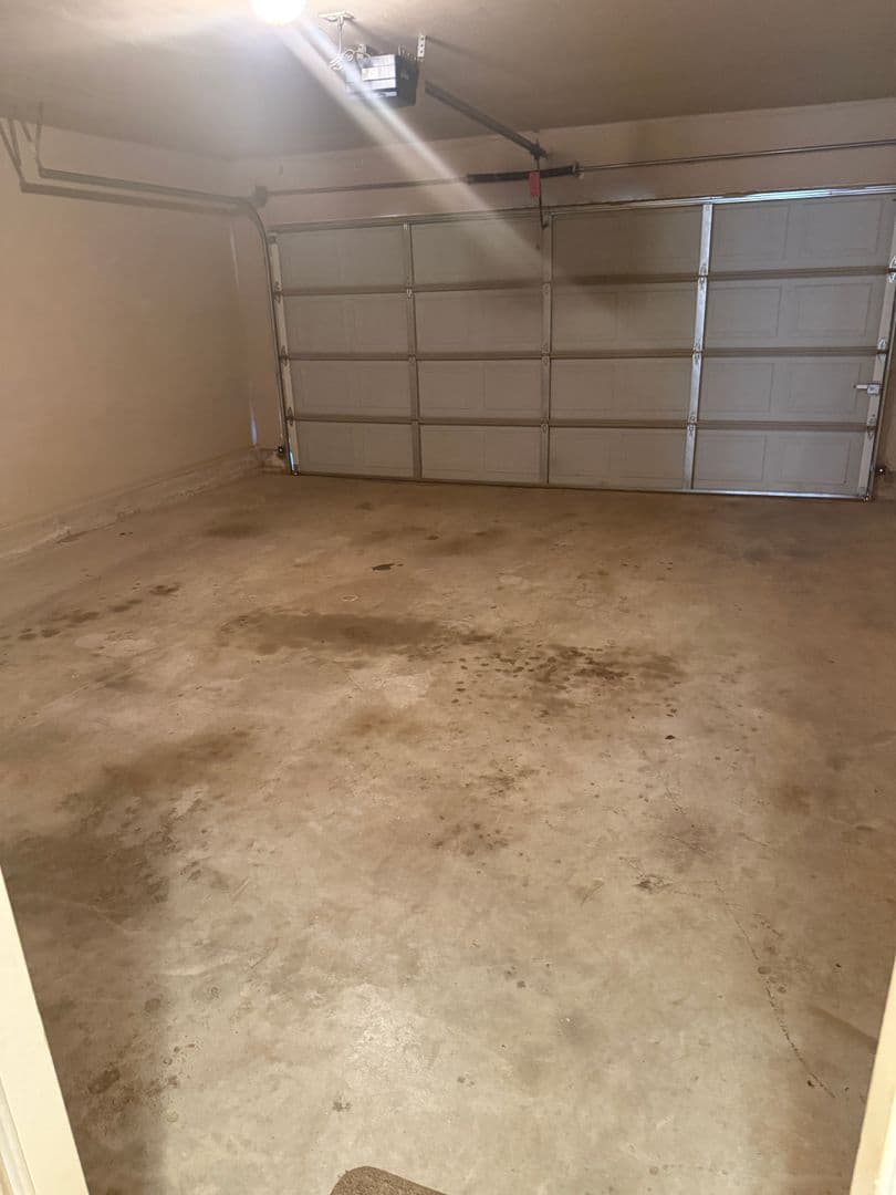 Mustang House: 400 S Castle Ridge Ln