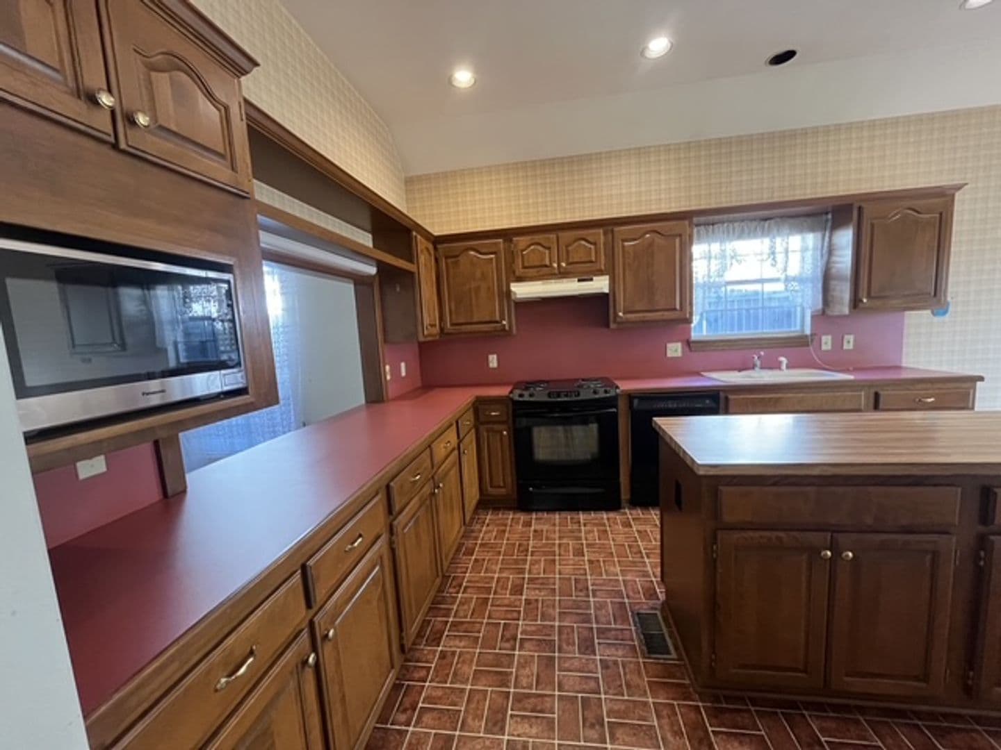 Tulsa House: 9146 S Florence Pl