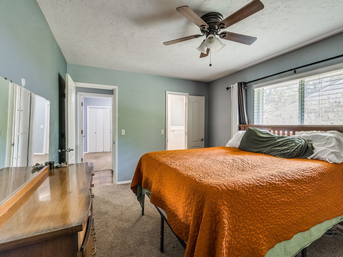 Cave Springs House: 463 E Johnson Ave