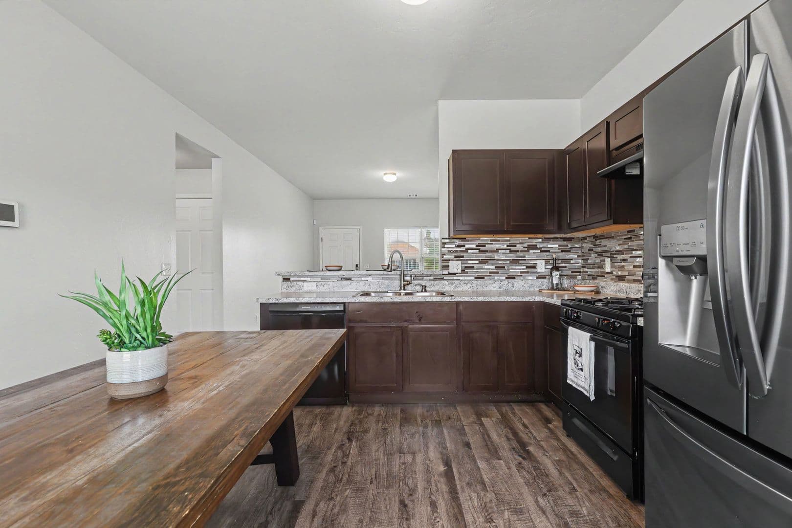 Mustang House: 1007 N Deer Court Way