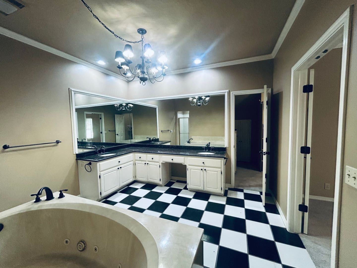 Tulsa House: 3622 E 87th Street