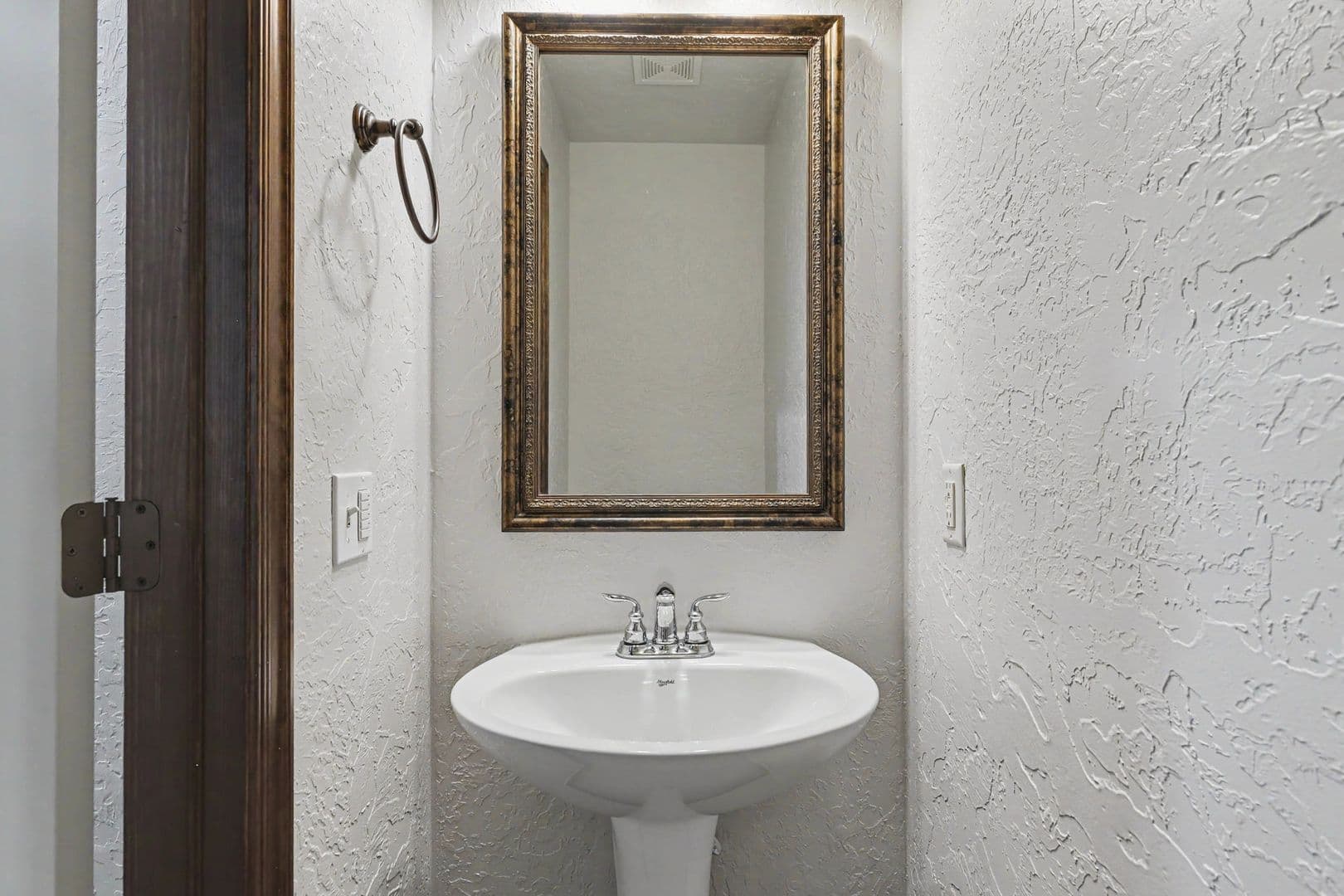 Moore House: 2709 SW 97th Cir.