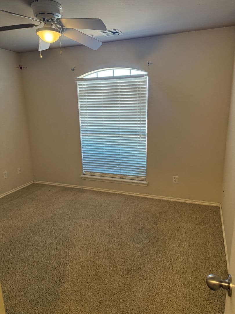 Mustang House: 400 S Castle Ridge Ln