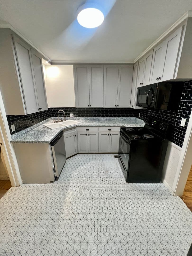 Tulsa House: 1121 S Vandalia Ave