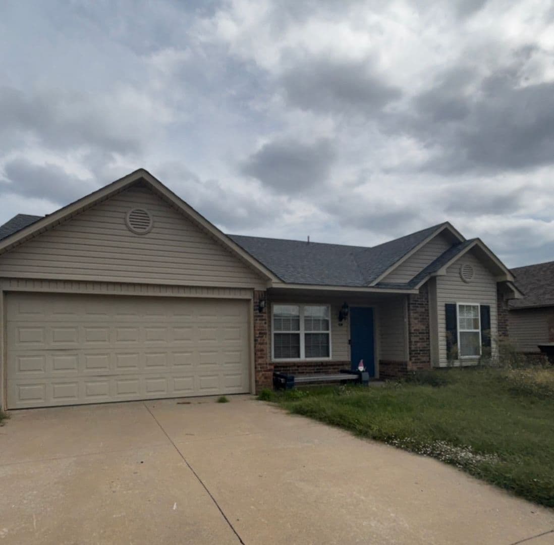 Skiatook House: 517 S Seminole St