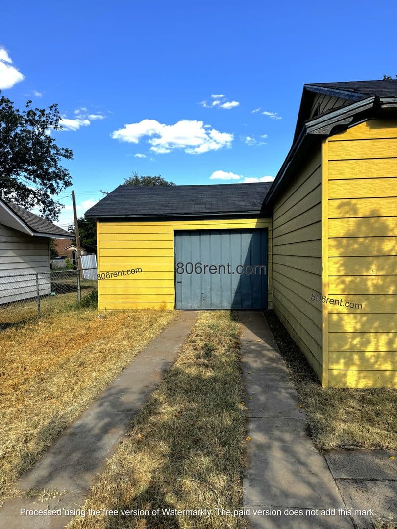 Slaton House: 850 S 12th St
