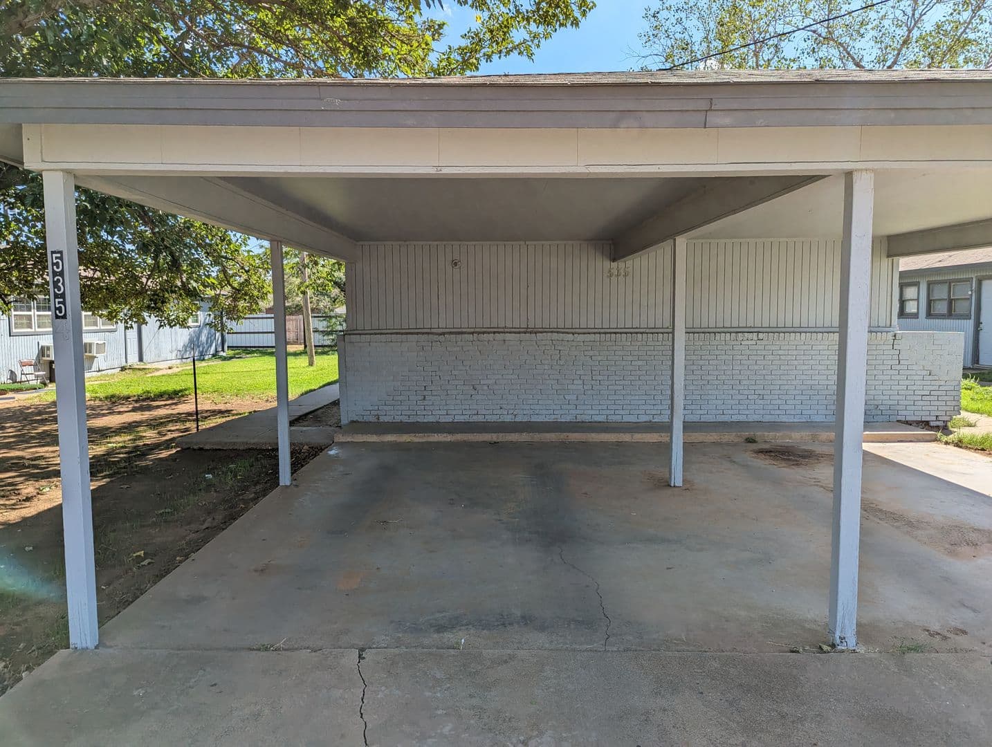 Lubbock Apartment: 533 42nd St