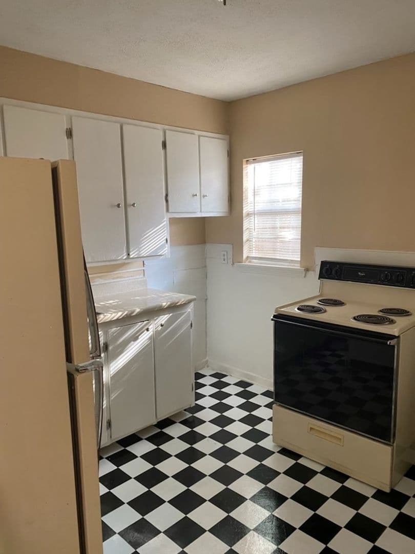 Lubbock Apartment: 1109 45th