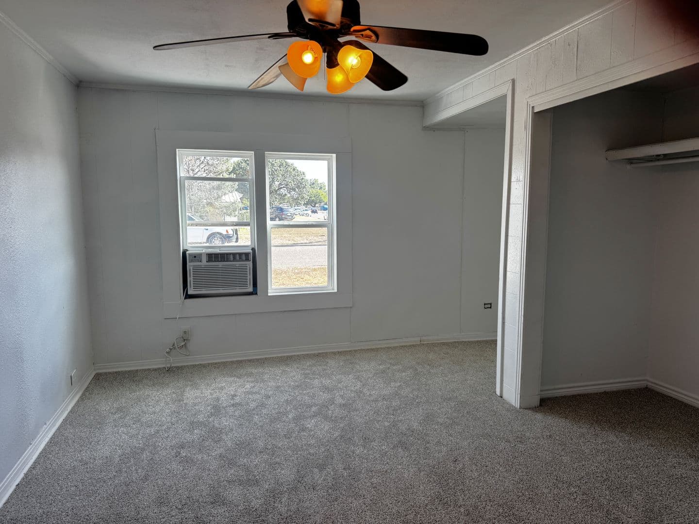 Slaton House: 850 S 12th St