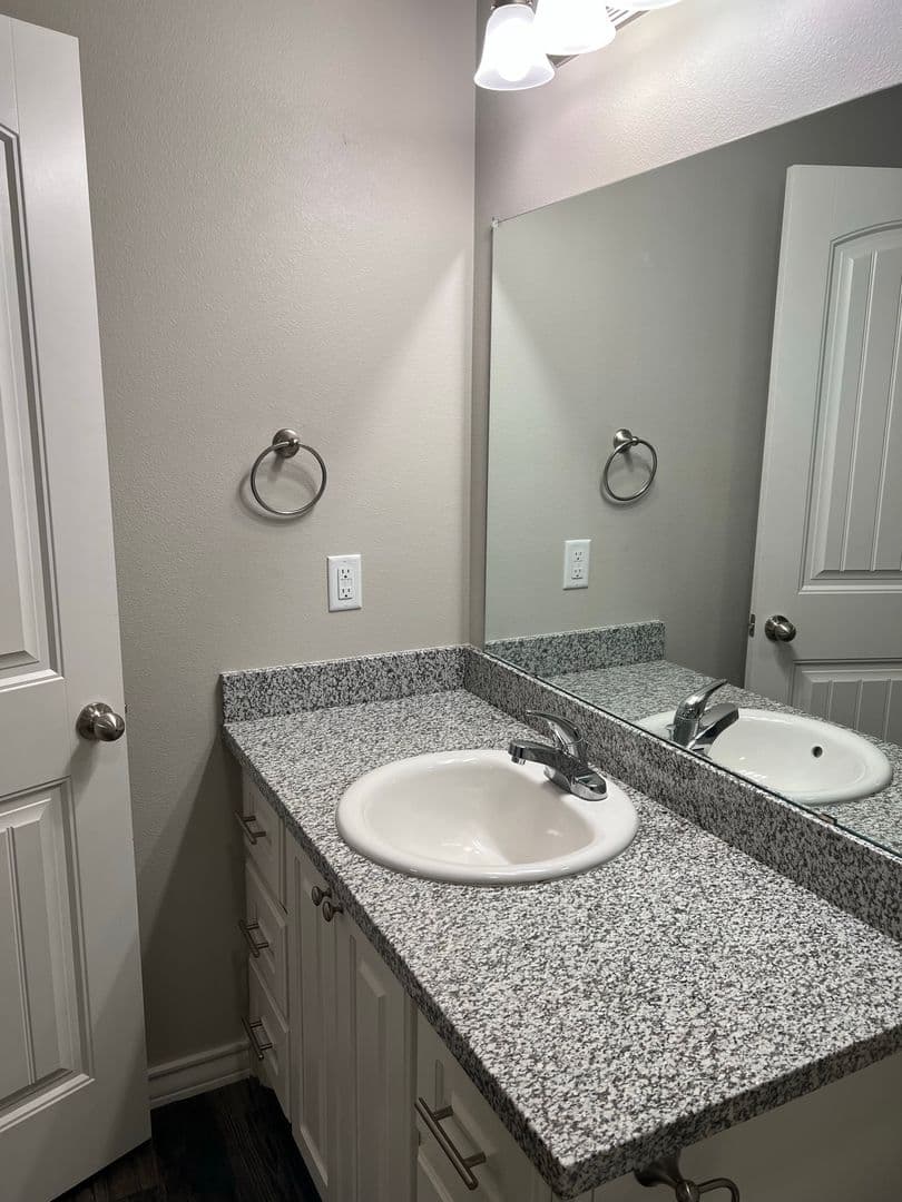 Lubbock House: 6040 24th St #7