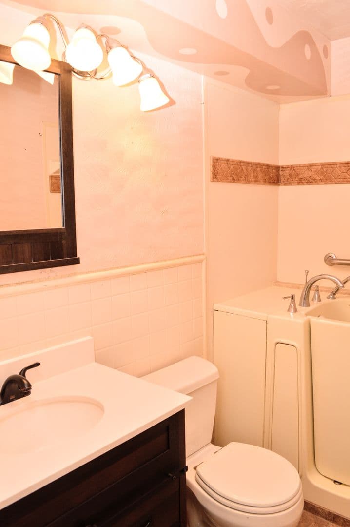 Lubbock House: 2807 Vanda Ave