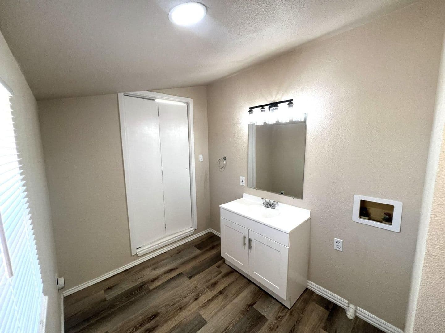 Lubbock House: 1910 64th St