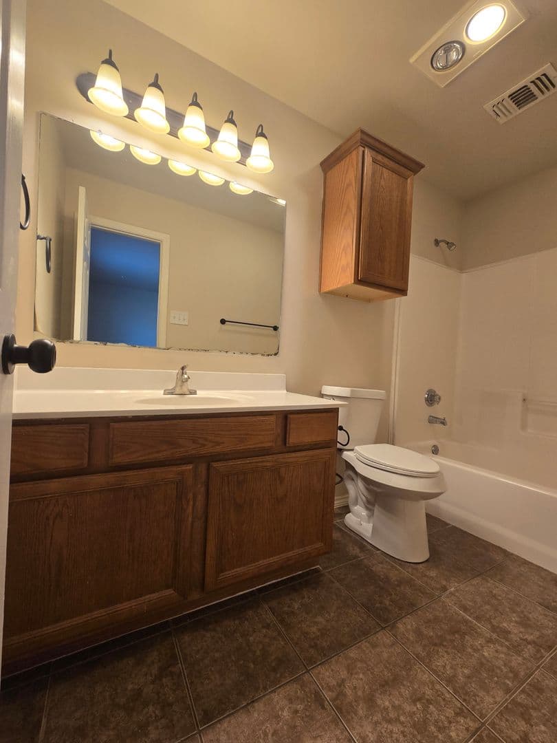 Lubbock House: 6514 93rd St