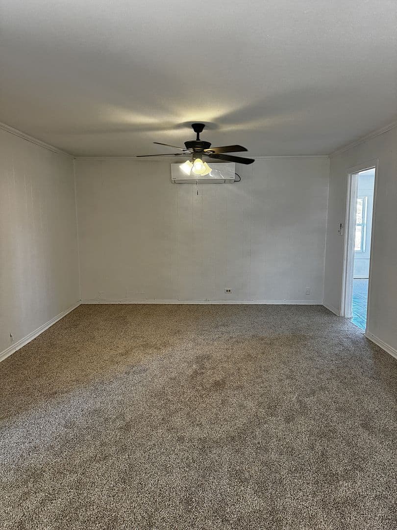 Slaton House: 850 S 12th St