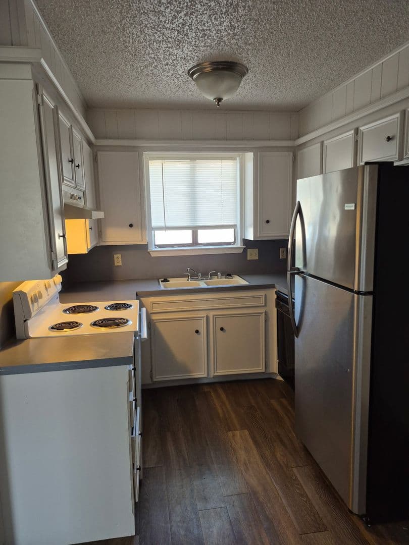 Lubbock Apartment: 7402 Ave. X