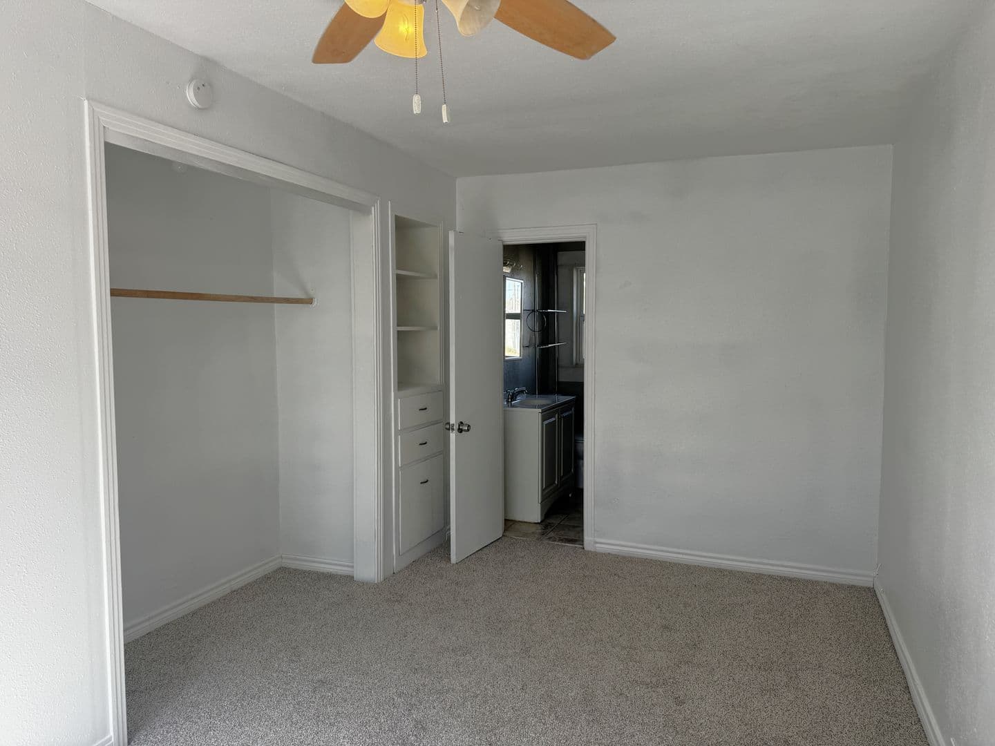 Slaton House: 850 S 12th St