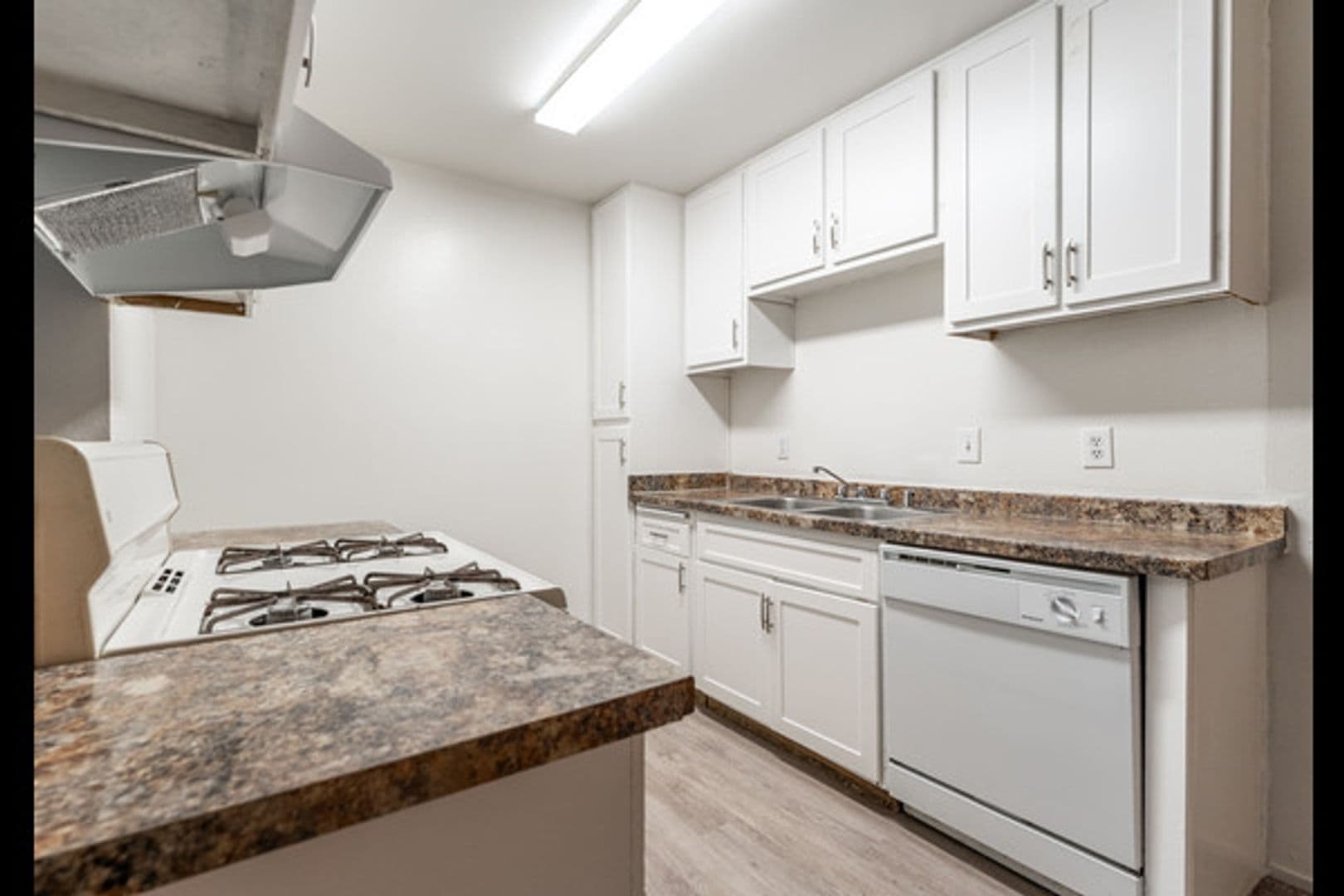 RIALTO Apartment: 1032 NORTH LILAC AVE.