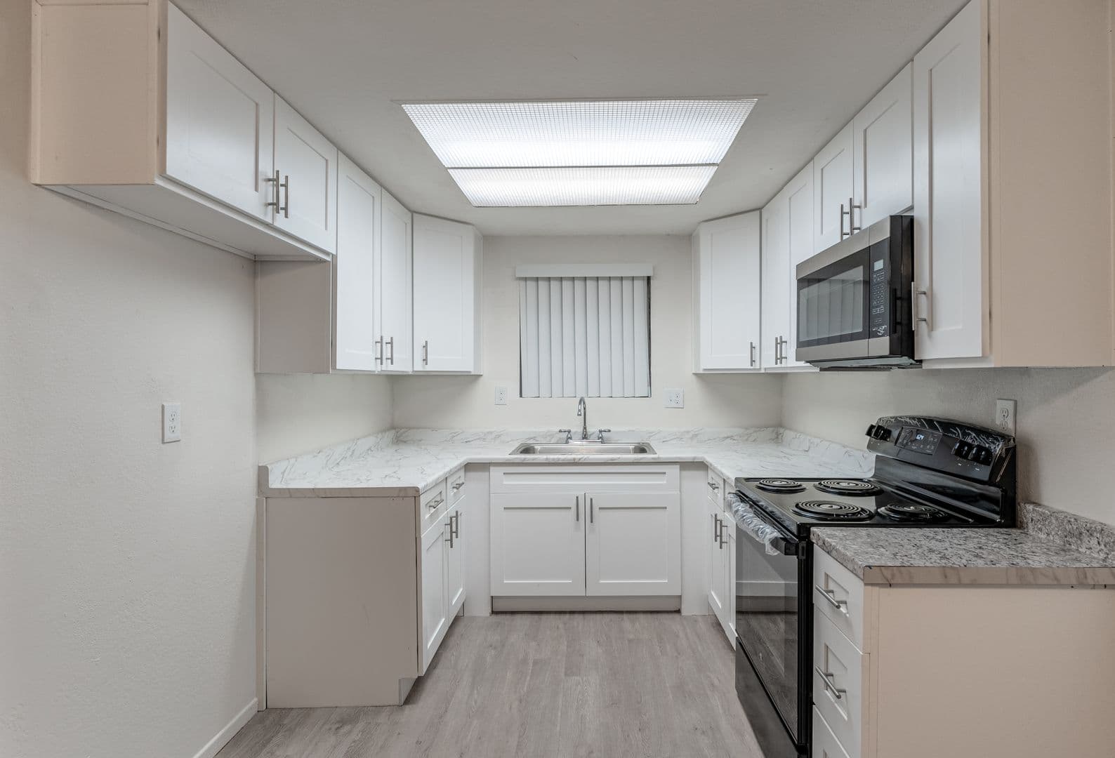 FONTANA Apartment: 7906-7912 BENNETT AVE.