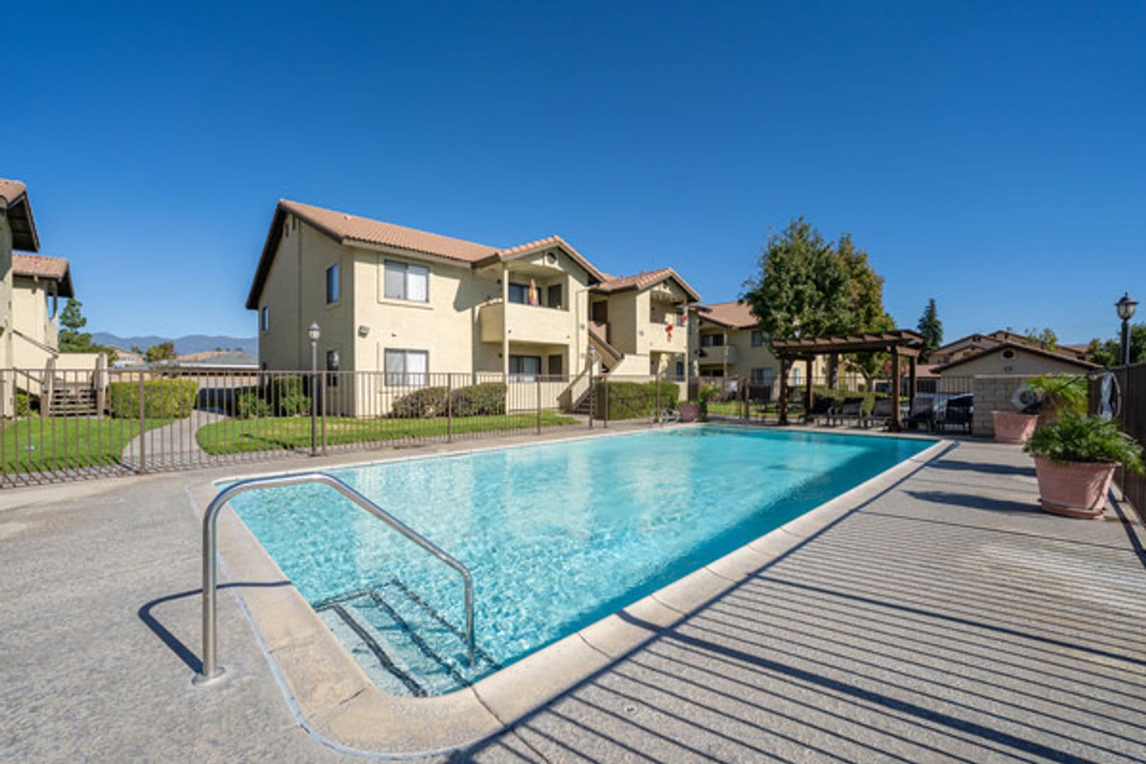 RIALTO Apartment: 1032 NORTH LILAC AVE.